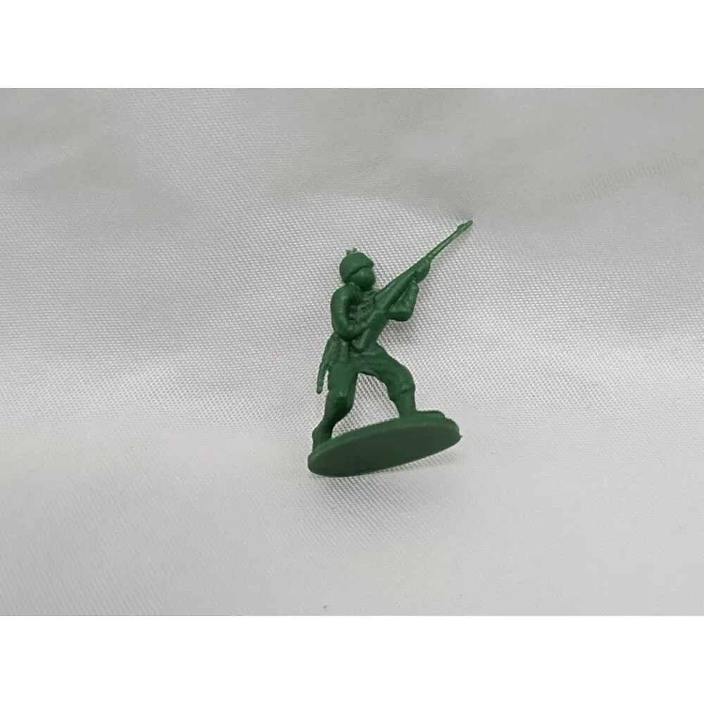 Lot Of (32) Tim Tee Green Army Men Soldier Toys 1/2-1